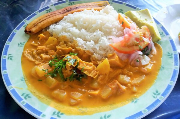 Receta: El secreto de una rica Guatita está en las especias, el maní y la preparación del mondongo y la papa