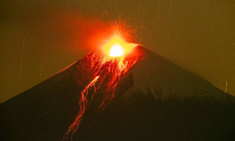 El volcán Sangay genera una explosión cada 3o segundos