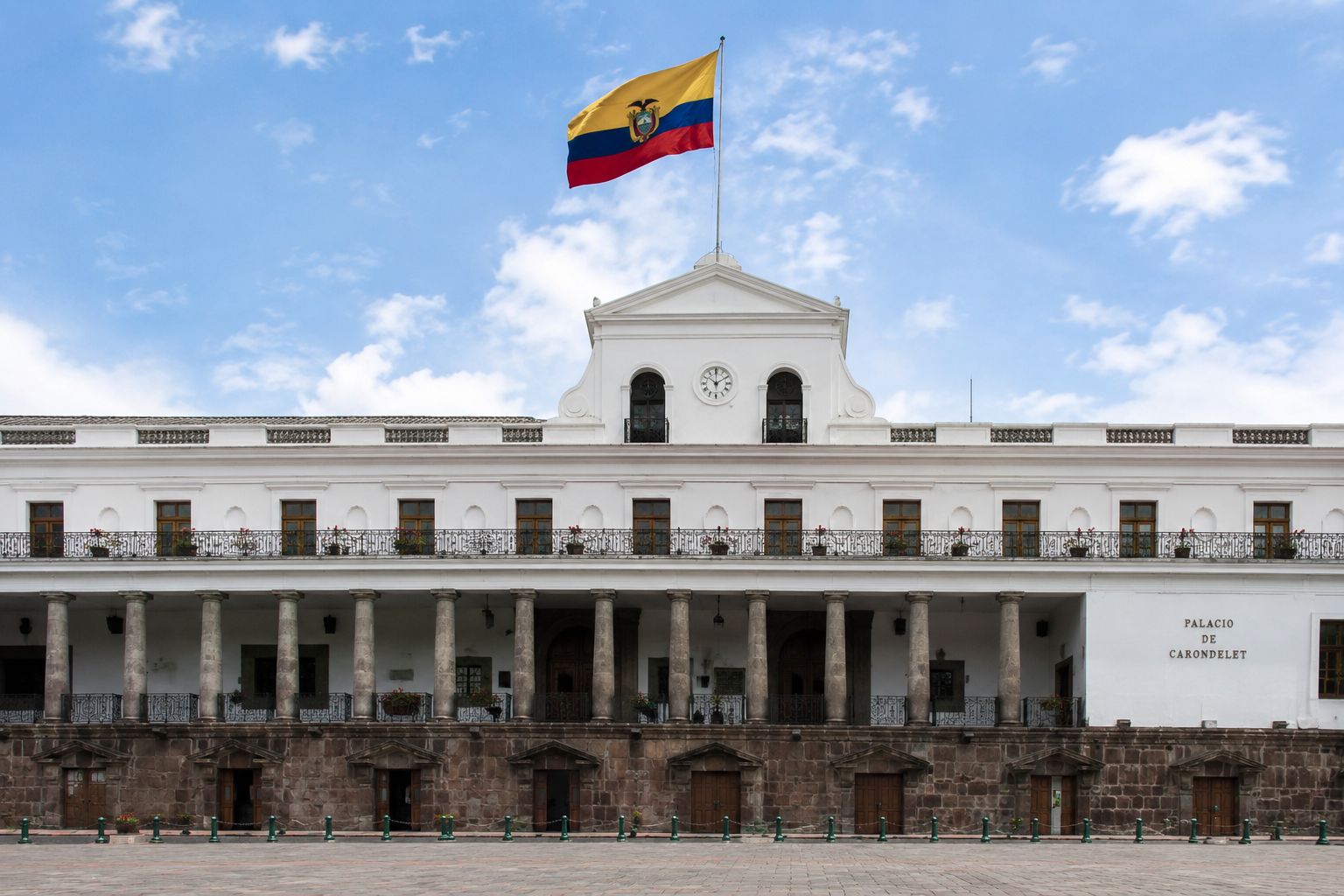 Presidente de Ecuador anuncia reducción de ministerios