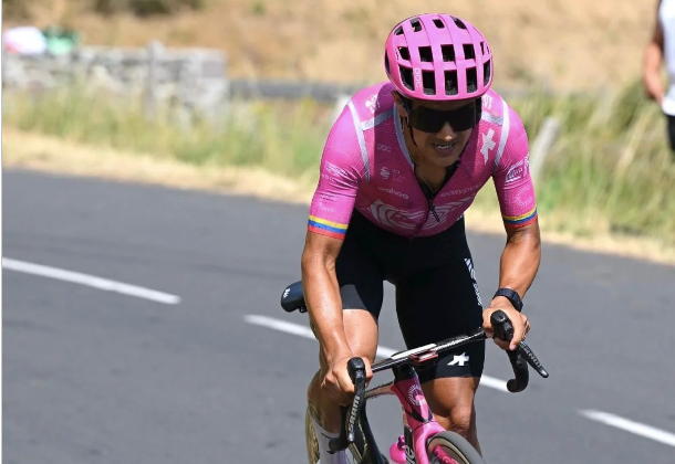 Carapaz se afianza en el ‘top 4’ de la Vuelta a España